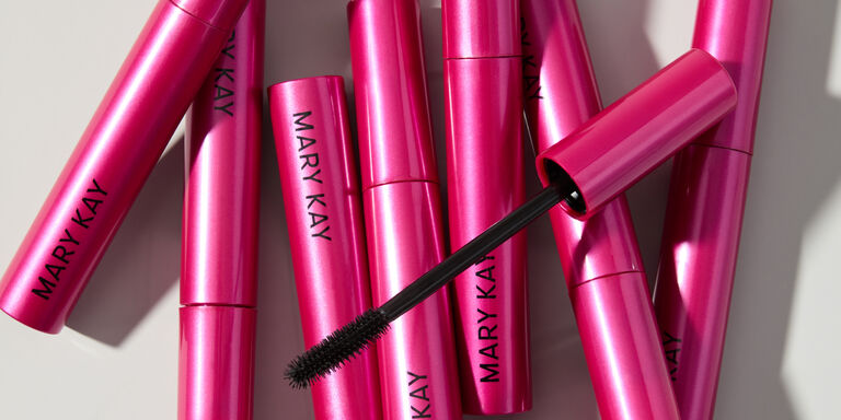 Varios tubos de Mascara para Pesta&ntilde;as Lash Love Fanorama&reg; Define+Lift Mary Kay&reg;